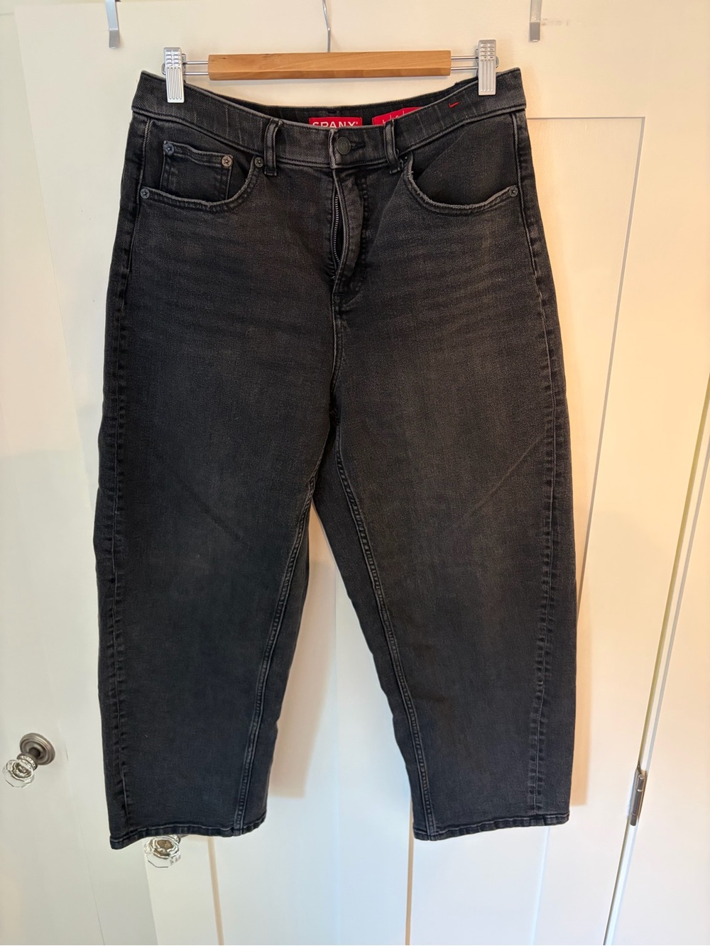 Women’s Black Cropped Jeans -